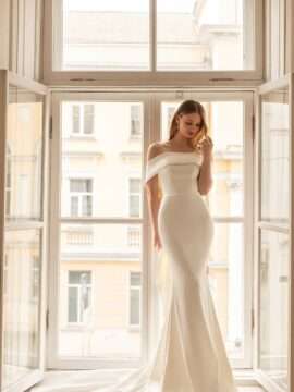 Eva Lendel Delphi Wedding Dress Less is more. Chameleon bride Bournemouth Dorset|