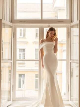 Eva Lendel Delphi Wedding Dress Less is more. Chameleon bride Bournemouth Dorset|
