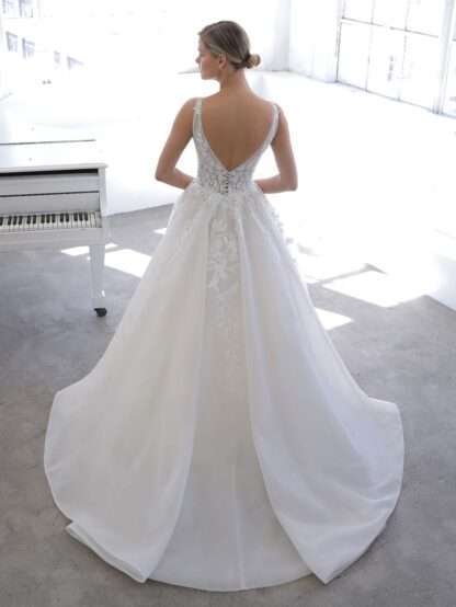 Nyree Enzoani Wedding Dress. Chameleon Bride Bournemouth Dorset