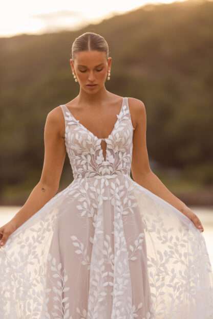 Jaya Madi Lane Boho aline Wedding Dress with detachable flutter sleeves. Chameleon Bride Bournemouth Dorset