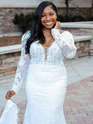 D3363 Essense of Australia Long sleeve lace wedding dress for brides with curves curvy plus size bride