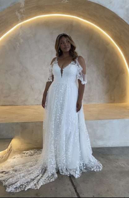 Jaya Plus Size Madi Lane Boho aline Wedding Dress with detachable flutter sleeves. Chameleon Bride Bournemouth Dorset