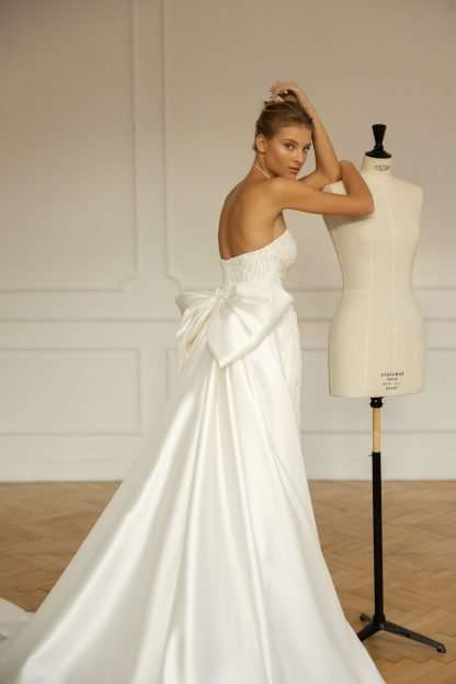 Lanvee Eva Lendel fitted beaded wedding dress with detachable satin overskirt train with bow