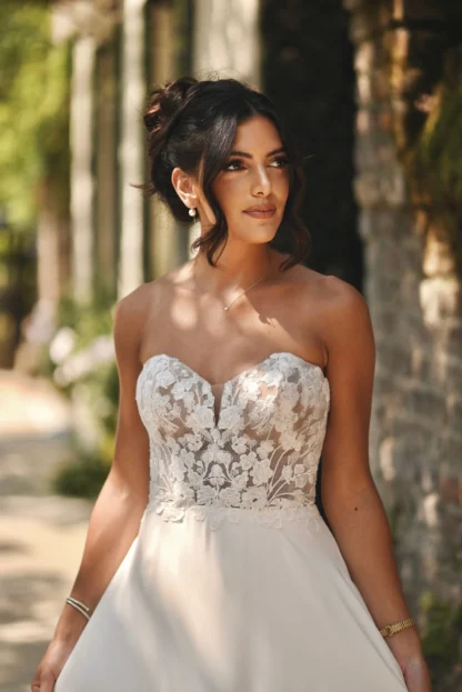 D3862 Essense of Australia wedding dress. strapless lace bodice with sweetheart neckline with floaty chiffon skirt. Chameleon Bride Bournemouth Dorset