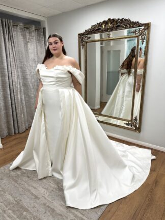 Luciana Milla Nova Plus size curvy bride with curves. Chameleon Bride Dorset