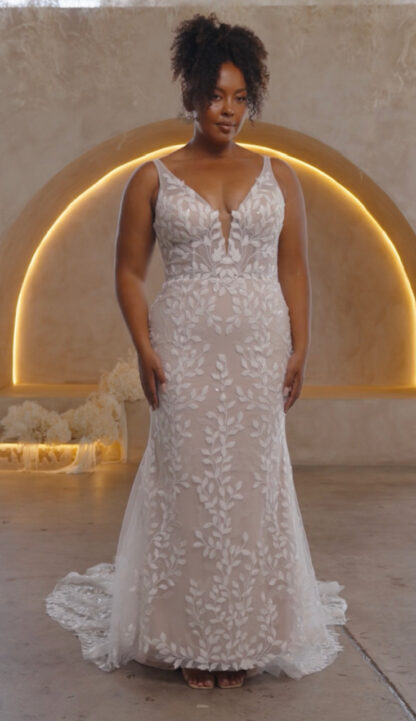 Piper Madi Lane lace sparkly fitted plus size wedding dress. Chameleon Bride Bournemouth Dorset