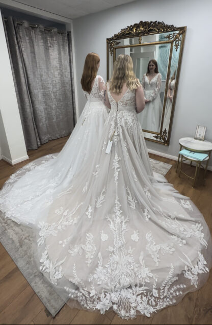 Soft slim aline wedding dress with delicate pearl beading and romantic boho lace. Detachable balloon sleeves. Available in plus size bridal gown UK18 UK20 UK22 UK24 UK26 UK28. Chameleon bride